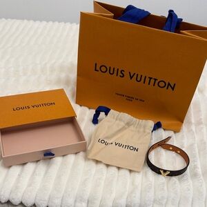 Louis Vuitton Essential V Bracelet